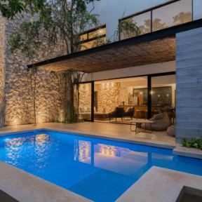 Twelve O'clock Villa